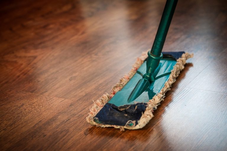 6 Factors to Decide between Self and Professional End of Tenancy Cleaning