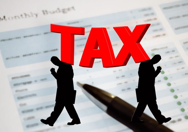 Americans Living in the UK: Expat Taxes Guide