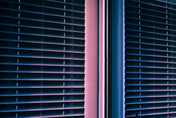 Effortless Blinds Cleaning: Quick Hacks for Busy Homeowners